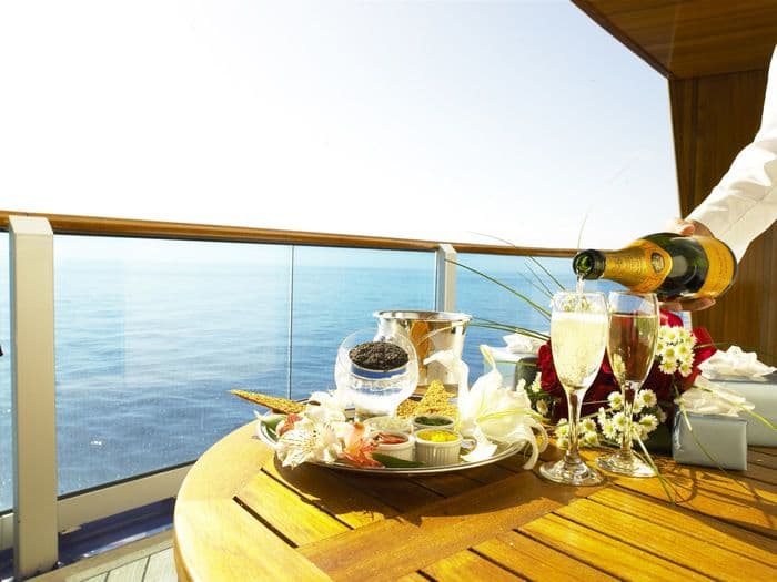 Princess Cruises Royal Class Interior balcony dining 3.jpg